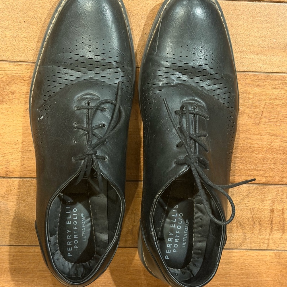 Perry Ellis Black Perforated Leather Oxfords